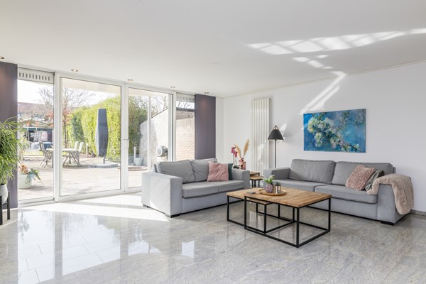 Foto - Verkocht onder voorbehoud: Verrassend ruime en instapklare gezinswoning met diepe zonnige tuin in Hoensbroek
